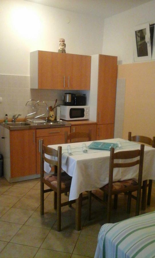 Apartmani Bozic-Omišalj Exterior foto