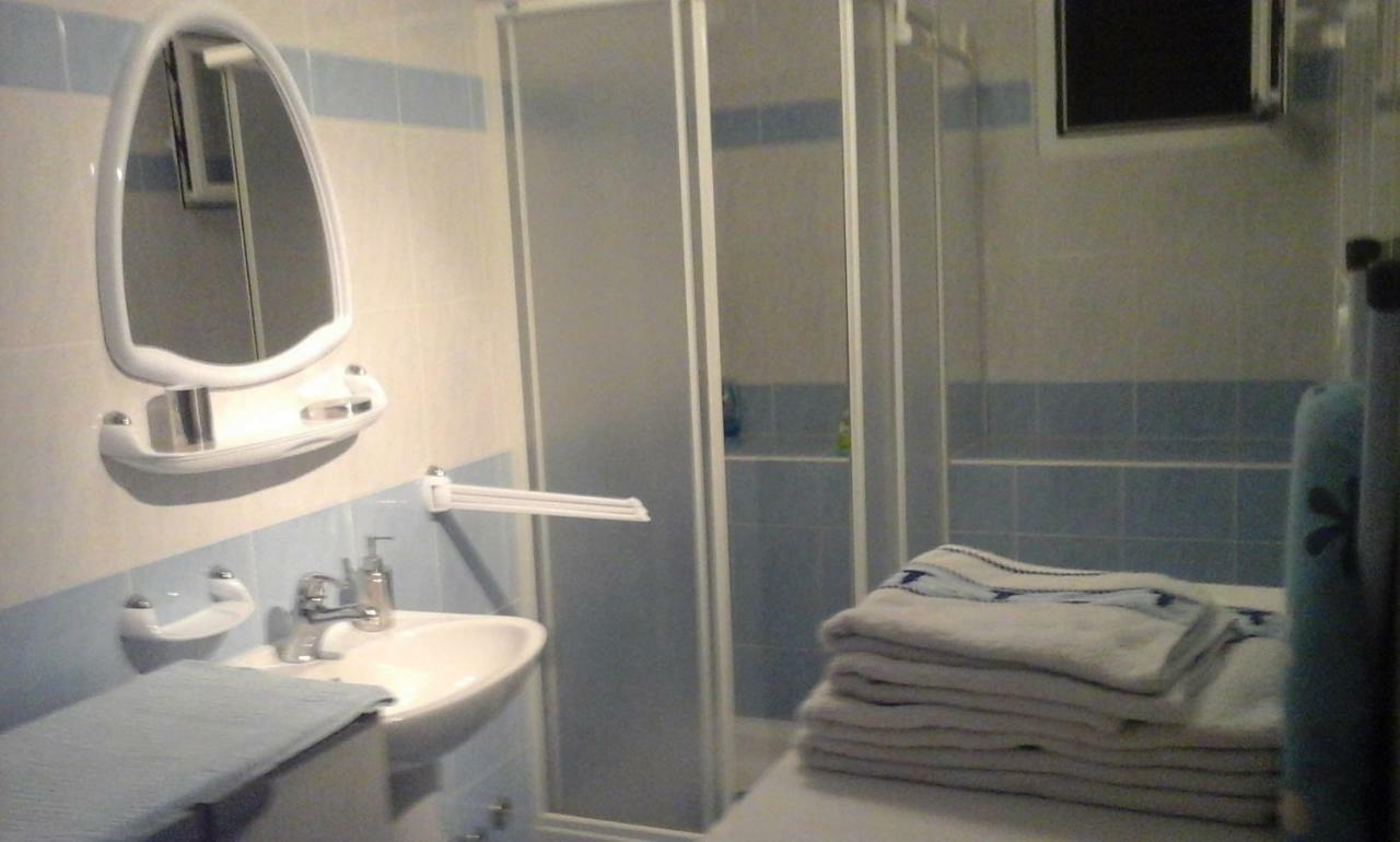 Apartmani Bozic-Omišalj Exterior foto
